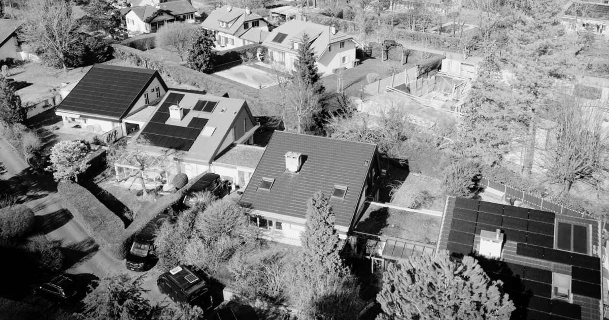 article chiffres sur l'amiante en suisse - vue du ciel sur plusieurs maisons en suisse